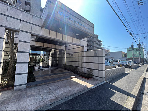 現地外観写真　入口外観
