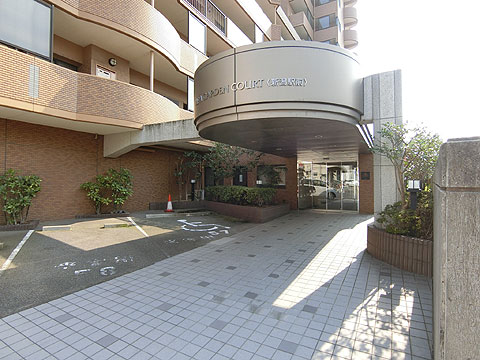 現地外観写真　マンションアプローチ