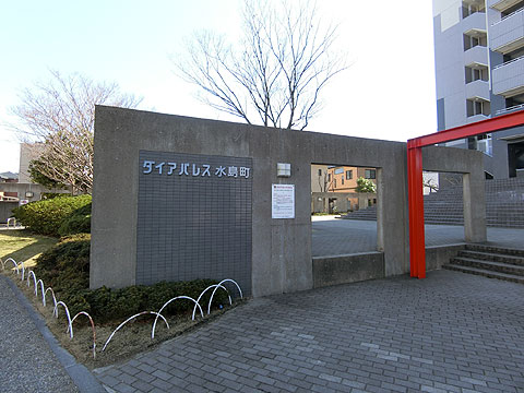 エントランス　エントランス広場入口