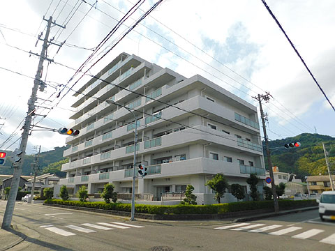 現地外観写真　建物外観（東側）