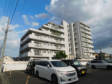 現地外観写真　建物外観（西側）