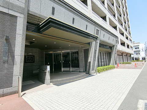 エントランス　マンション前エントランス
