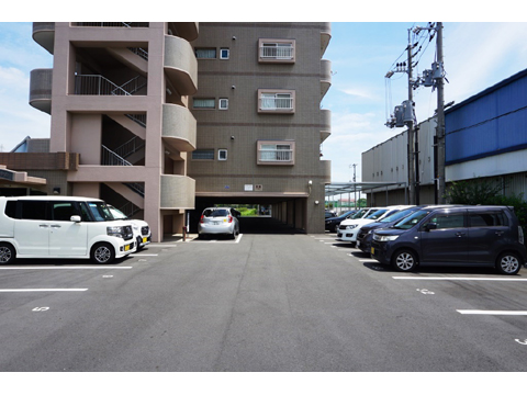 駐車場　駐車場