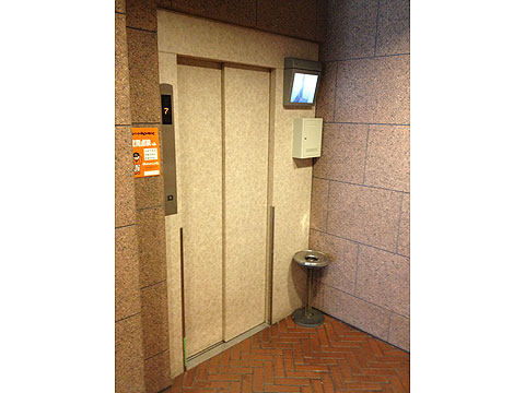 ロビー　エレベーター