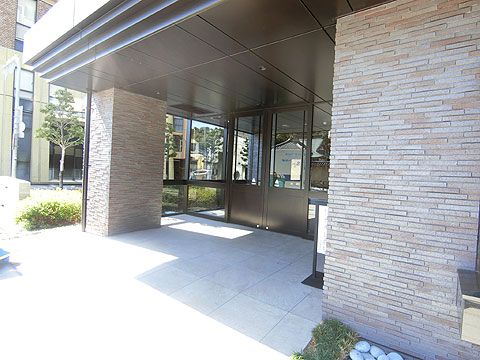 エントランス　　落ち着いた雰囲気のエントランス