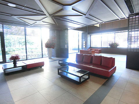 ロビー　　来客時等も活用できる居心地の良いエントランスホール