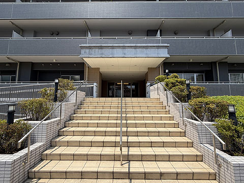 現地外観写真　建物入り口