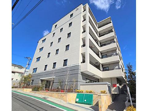 現地外観写真　建物外観２