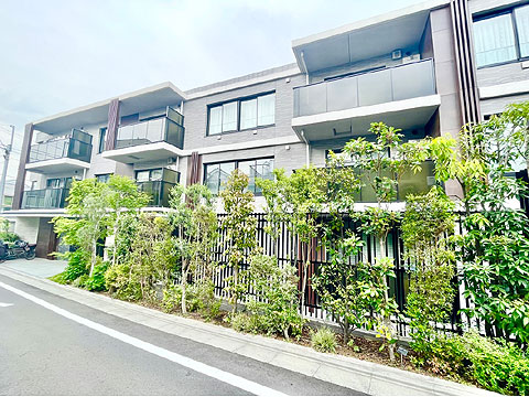 現地外観写真　マンション外観　西側から撮影