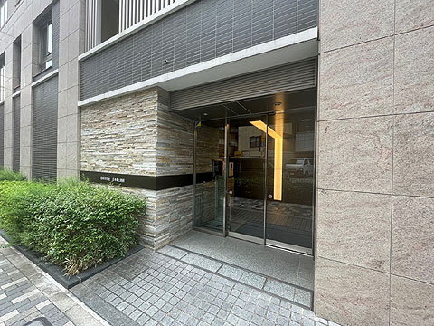 現地外観写真　エントランス外観