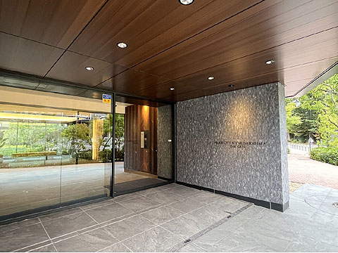 エントランス オークゲート側エントランス