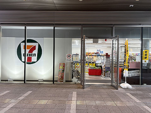 エントランス ■セブンイレブン 天満屋DPハレノワ店
