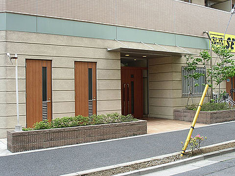 現地外観写真　エントランス外観2