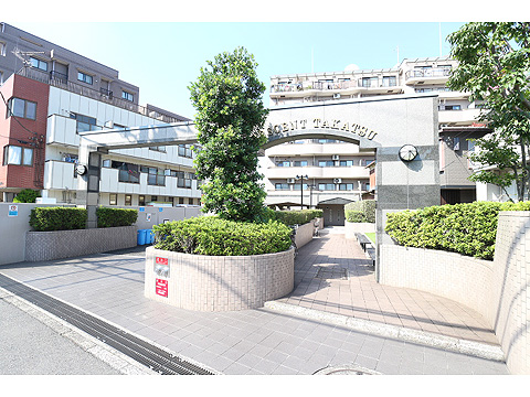 現地外観写真　マンション入口