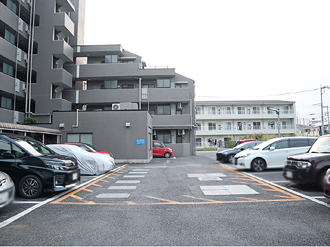 駐車場　敷地内駐車場