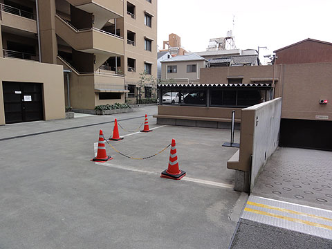 駐車場　地下駐車場
