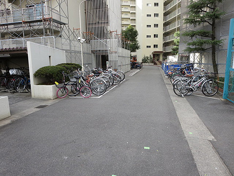 駐車場　歩車分離設計でご安心頂けます