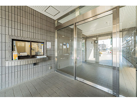 エントランス　●風除室