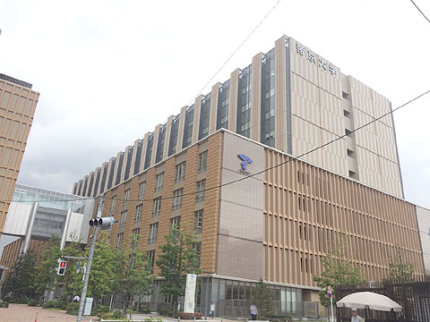 現地外観写真　帝京大学（周辺施設）