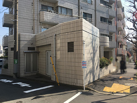 現地外観写真　角地からの撮影外観