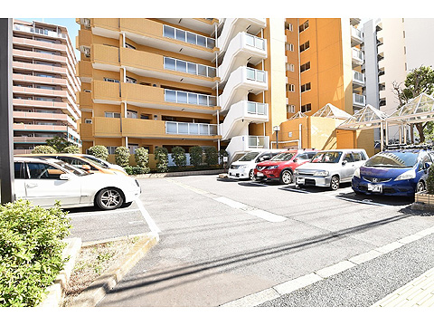 駐車場　駐車場