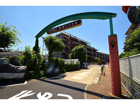 エントランス　開放的なエントランスアプローチ