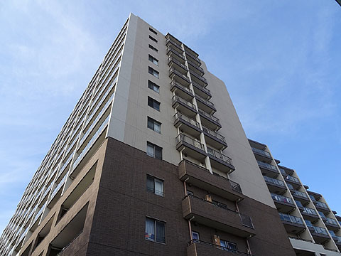 現地外観写真　マンション東側外観1