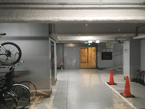 駐車場　棟内自転車置き場