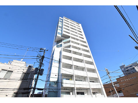 現地外観写真　鉄筋コンクリート造地下1階付地上15階建て