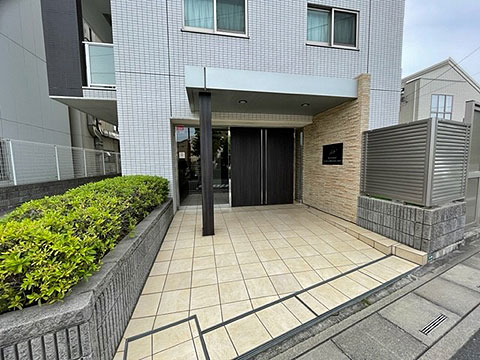 現地外観写真　エントランスアプローチ