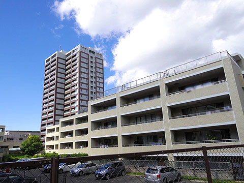 現地外観写真　建物外観（南東側）