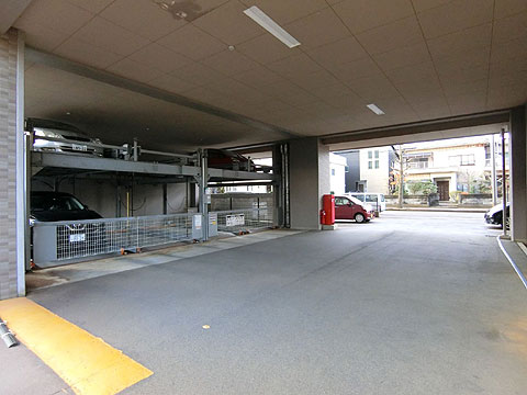 その他共用部　敷地内駐車場は一部が機械式です