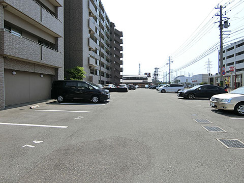 その他共用部　敷地内平面駐車場