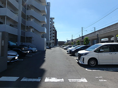 駐車場　敷地内平面駐車場