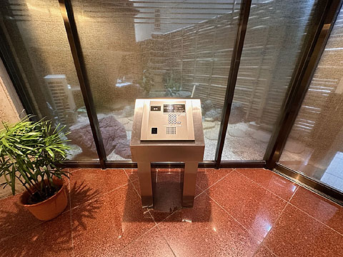 その他共用部　オートロック付きのエントランス