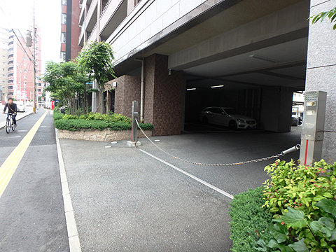 その他共用部　駐車場もチェーンゲートで不法駐車を防ぎます。