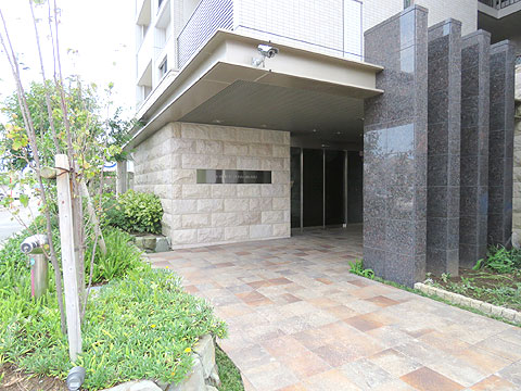 現地外観写真　エントランス外観