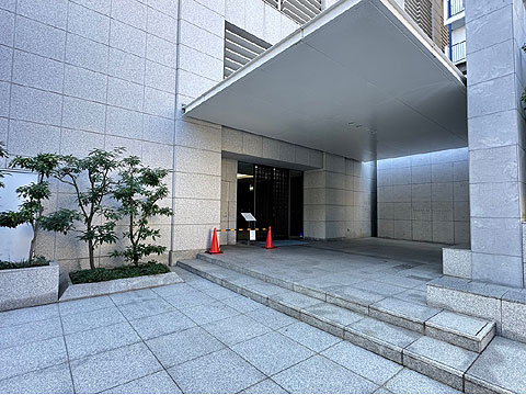 エントランス　マンションエントランス前