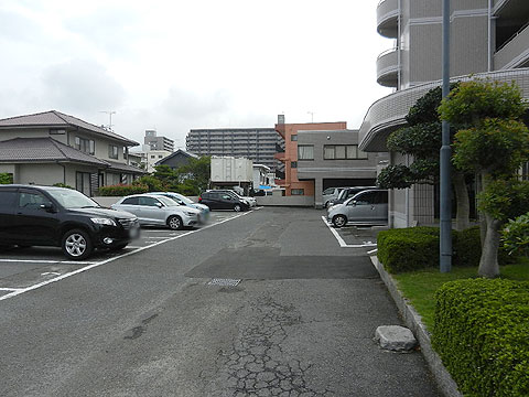駐車場　敷地内駐車場