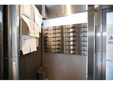 エントランス　メールボックス