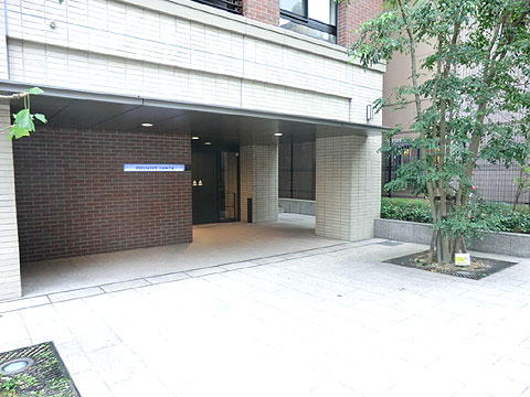現地外観写真　エントランスホール前