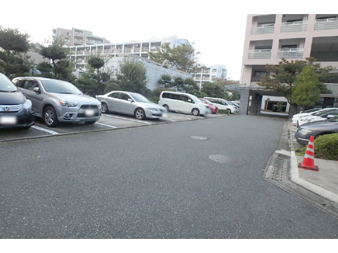 駐車場　敷地内駐車場