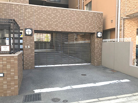 現地外観写真　シャッターゲート