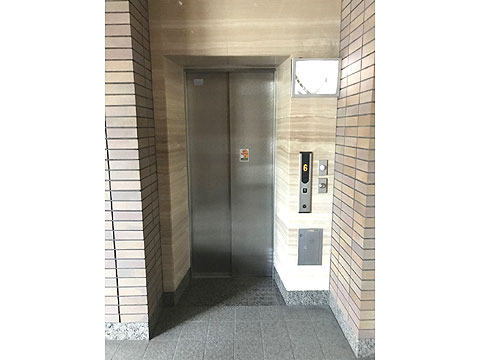 エントランス　エレベータ