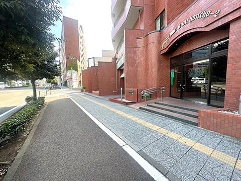 現地外観写真　前面道路