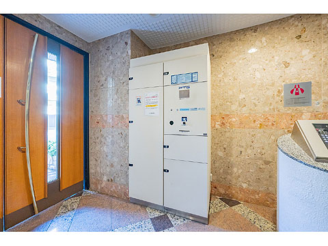 エントランス　宅配ボックス完備