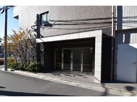 エントランス　訪問者を迎えるエントランス