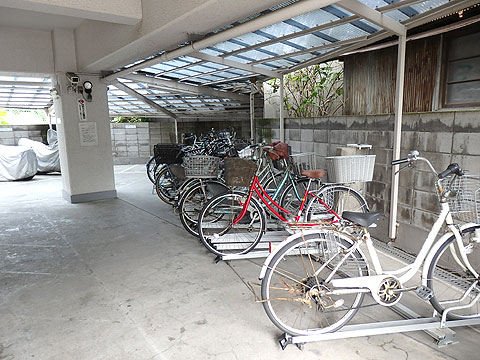その他共用部　整理整頓された敷地内駐輪場