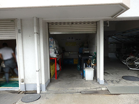 その他共用部　敷地内シャター付きのごみ置き場