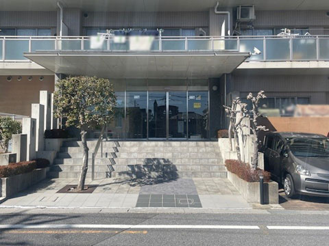 現地外観写真　エントランス外観